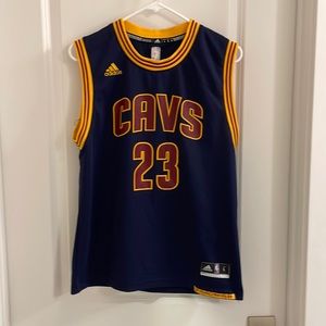 NBA Cavs/James basketball jersey, youth large